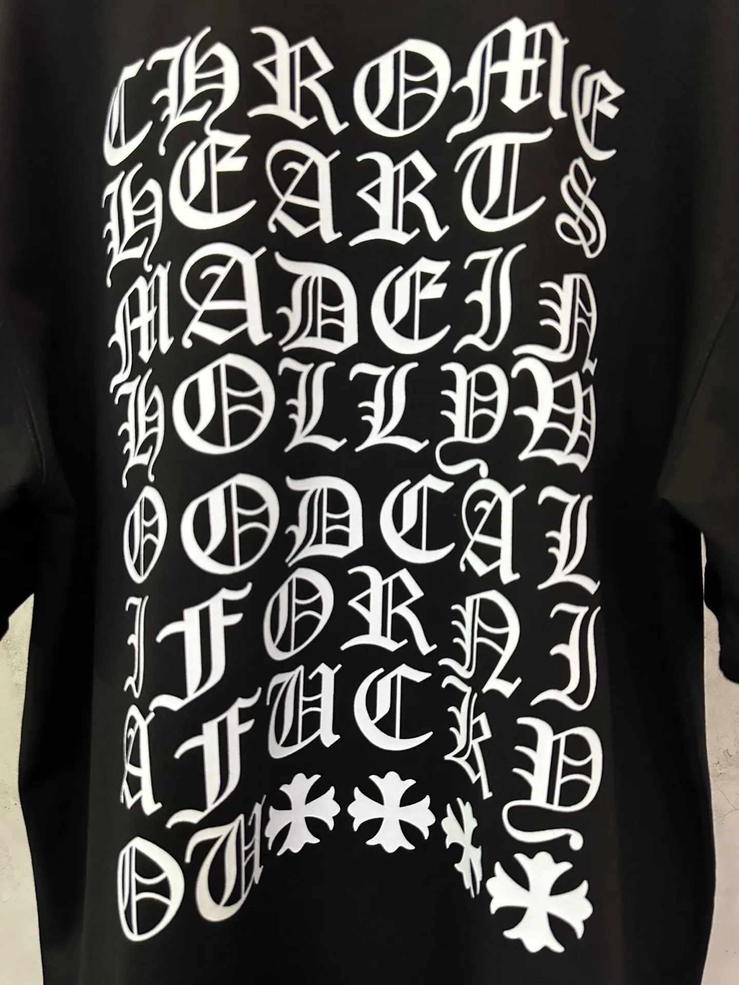 P270 Chrome Hearts 25ss classic Sanskrit gray letter round neck short-sleeved T-shirt. Fabric is high-definition and super heavy. Cotton double yarn compact Xinjiang cotton. Weight 400g. Paired with 2*2 Salona rib. 420g. Clean cloth. Clear texture. Tight feel. Stiff. High color fastness. No deformation. No discoloration. Customized hardware. Thread. Accessories. Alignment. Same style for men and women. -Color: Black White Gray -Size: XS S M L XL